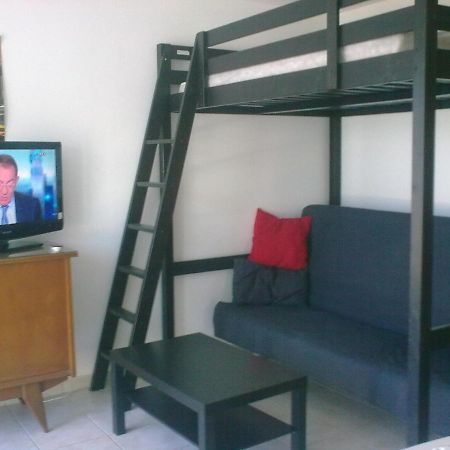 Studio Climatise. Proche Parking, Commerces Et Mer Apartment Carqueiranne Ngoại thất bức ảnh