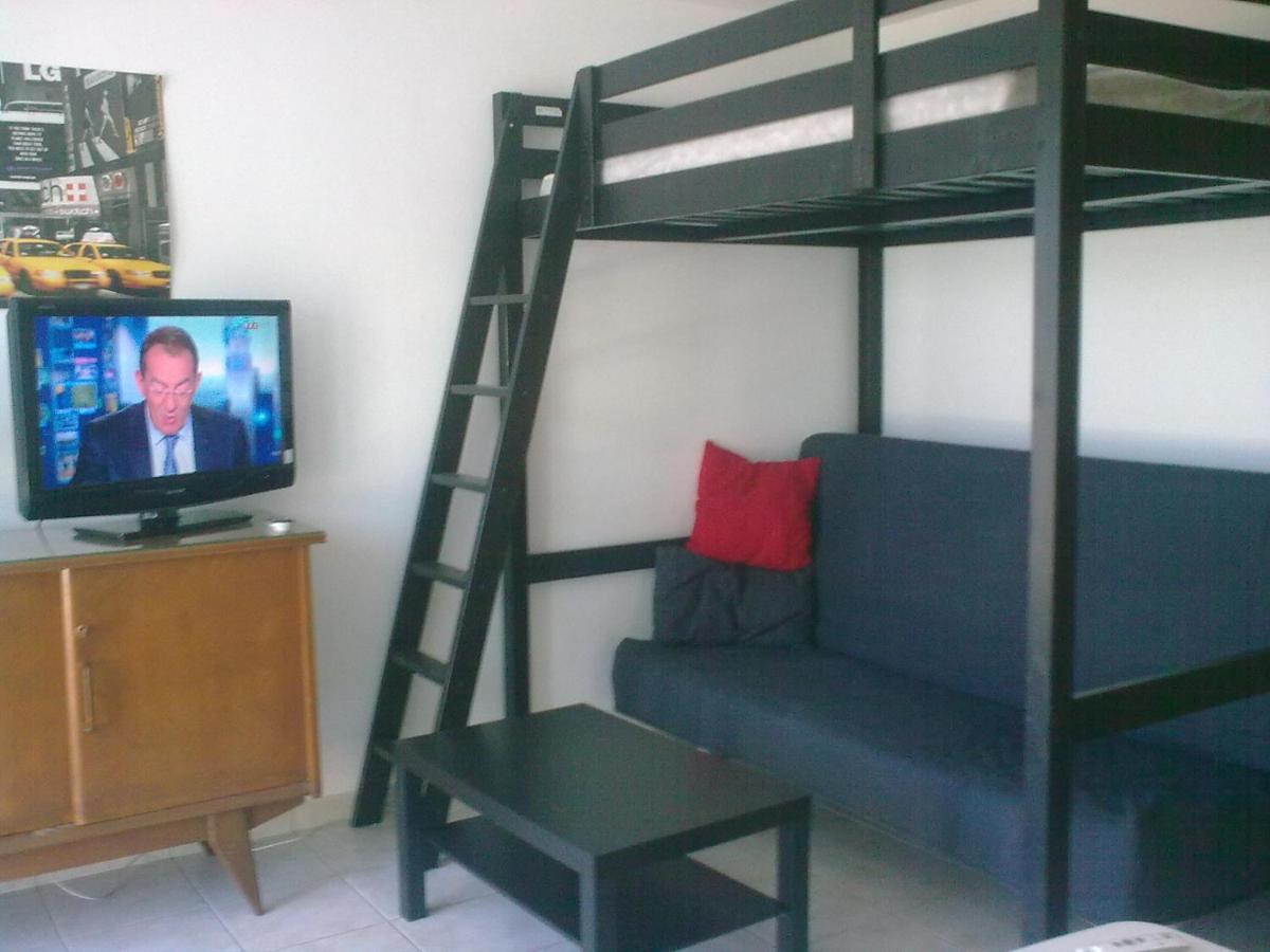 Studio Climatise. Proche Parking, Commerces Et Mer Apartment Carqueiranne Ngoại thất bức ảnh